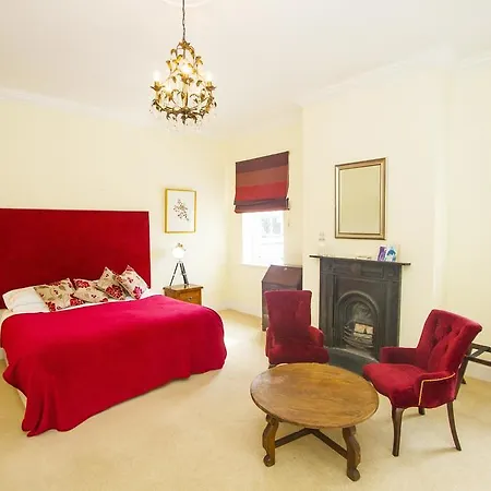 Πανσιόν Emlagh House