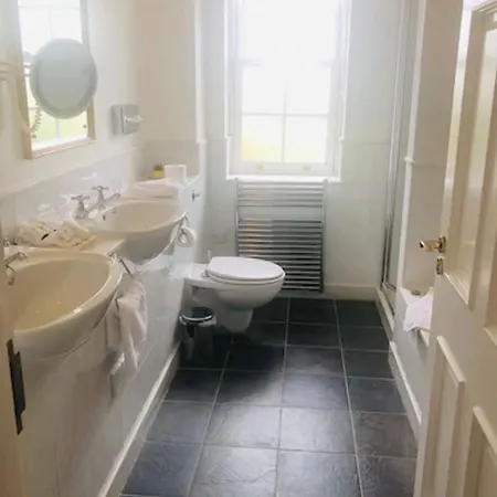 Πανσιόν Emlagh House