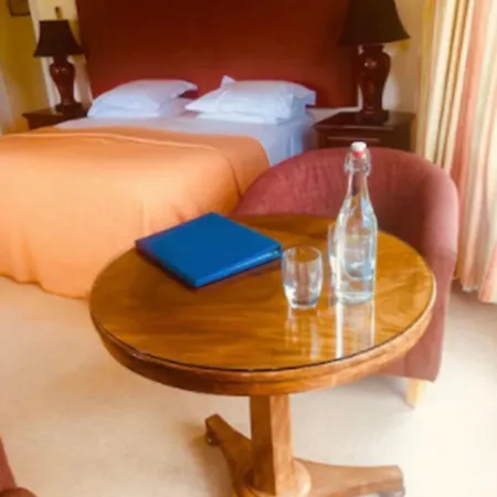 Πανσιόν Emlagh House