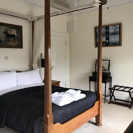 Πανσιόν Emlagh House Ντίνγκλε