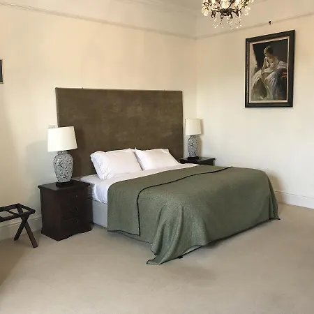 Πανσιόν Emlagh House Ντίνγκλε