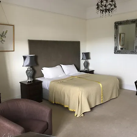 Πανσιόν Emlagh House