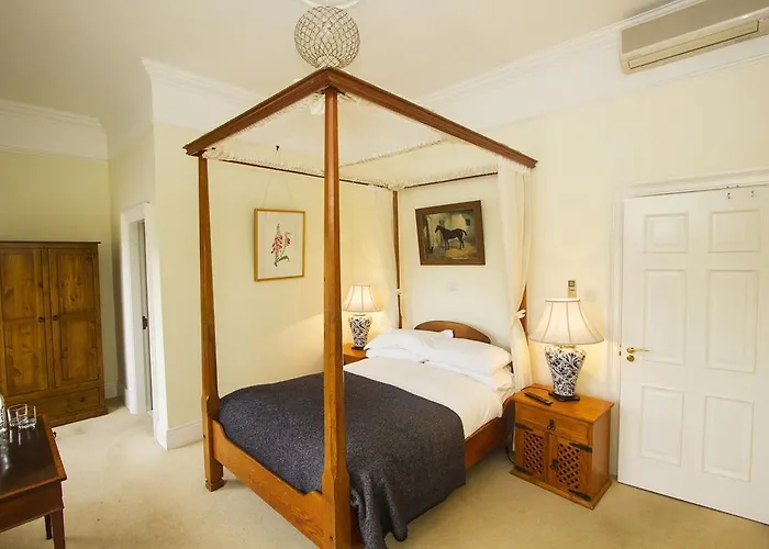 Emlagh House 게스트하우스 딩글